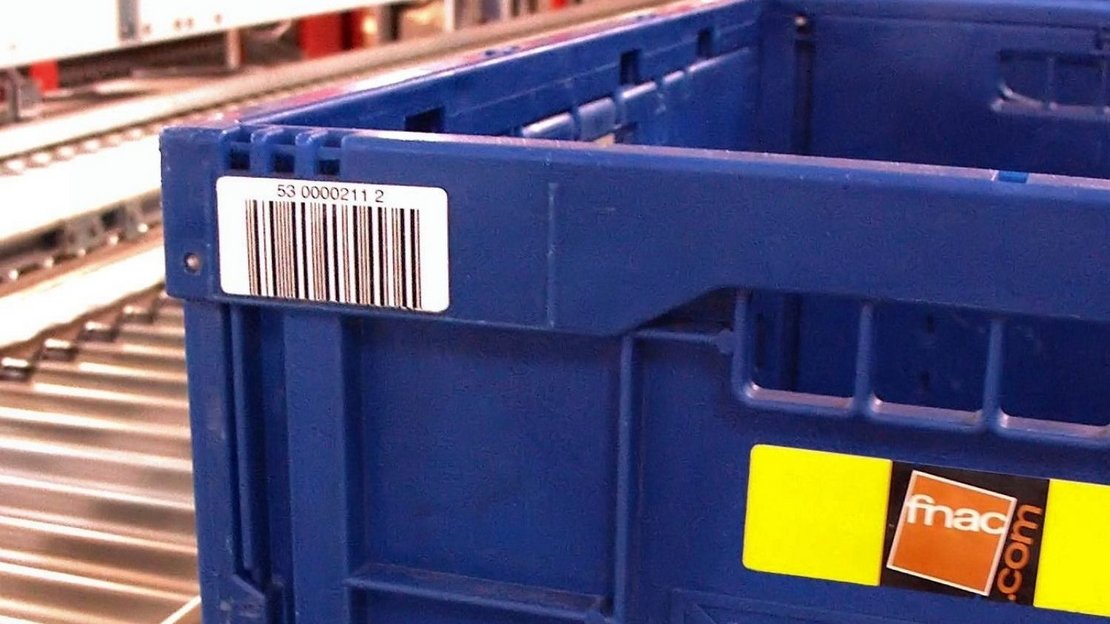 foto van inotec barcode etiket container transportband